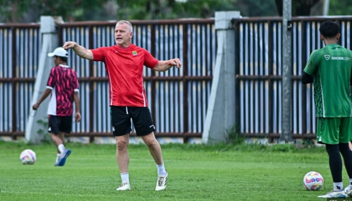 Mario Jozic Resmi Latih Kiper Persib Bandung