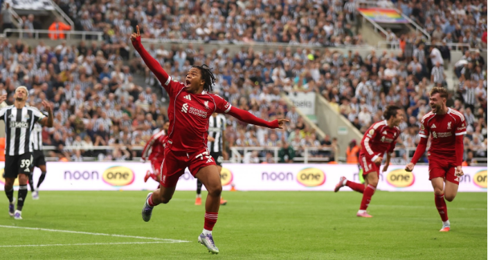 Kejutan di St. James’ Park, Pemuda 16 Tahun Ngumoha Jadi Penentu Kemenangan Liverpool 3-2 atas Newcastle