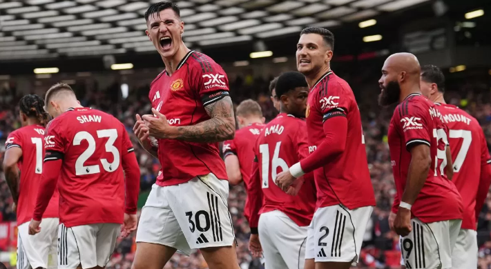 Debut Lammens dan Gol Mount-Sesko Bawa Man United Redam Sunderland di Old Trafford