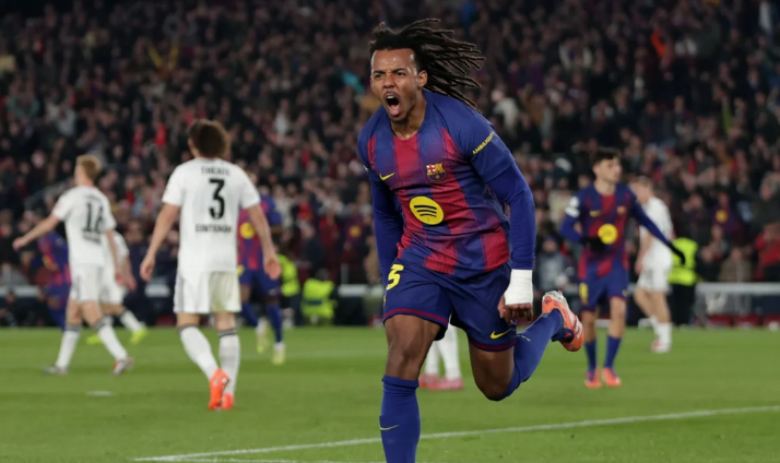 Dua Sundulan Kounde Bawa Barcelona Comeback 2-1 atas Frankfurt, Kans Delapan Besar Makin Terbuka