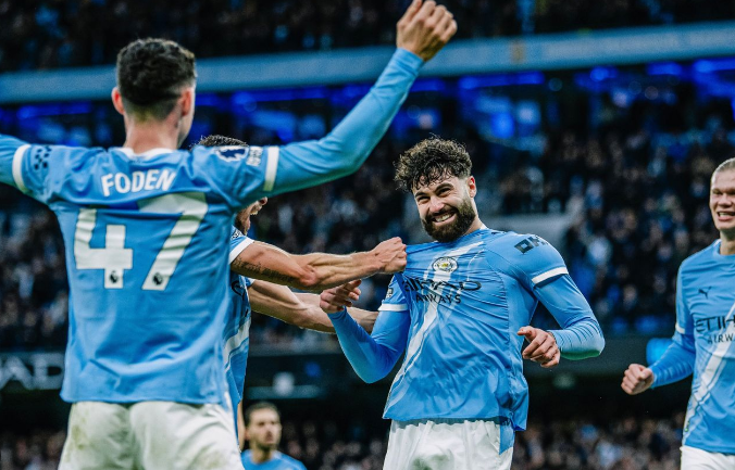 Bek Jadi Bintang, Foden Menyegel Kemenangan: Manchester City Libas Sunderland 3-0, Selisih ke Puncak Terpangkas Jadi Dua Poin